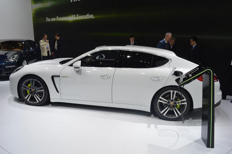  Porsche Panamera S E-Hybrid 2014 года  (фото 2 из 50)